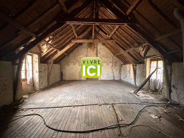 Maison en pierre à rénover - Potentiel de 100m2 - Jardin - Calme - CROSSAC