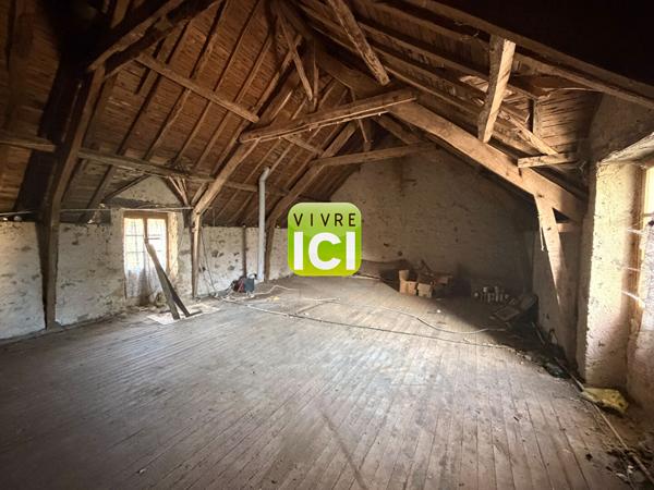 Maison en pierre à rénover - Potentiel de 100m2 - Jardin - Calme - CROSSAC