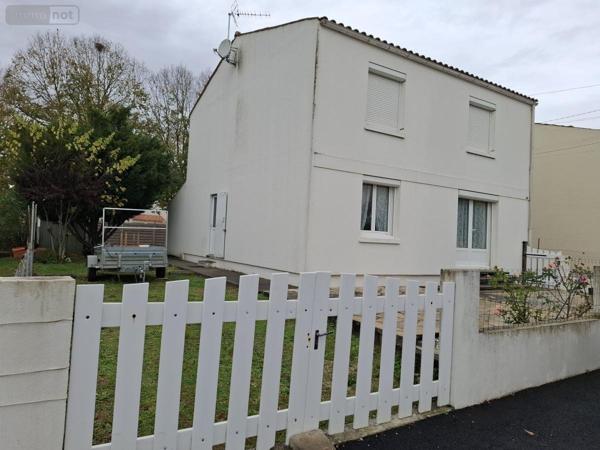 Maison à vendre à Saintes en Charente-Maritime (17100), ref : 17111-690