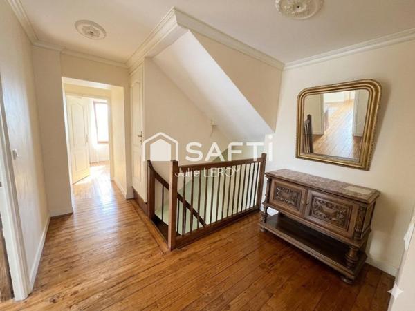 Maison de village, située à SAINT-LEGER (53480), 122 m² habitables