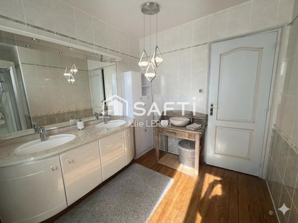 Maison de village, située à SAINT-LEGER (53480), 122 m² habitables