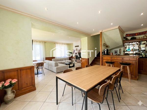 Maison de village, située à SAINT-LEGER (53480), 122 m² habitables