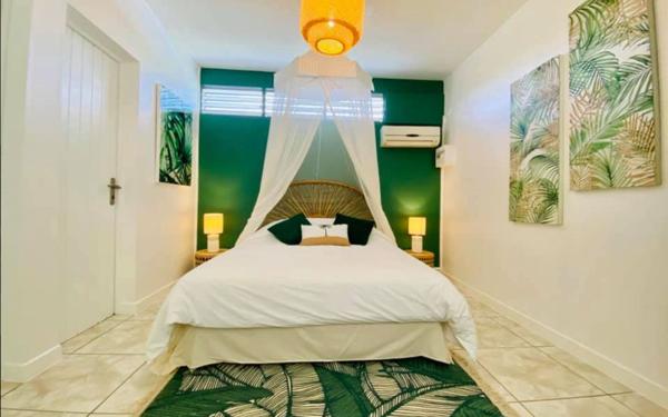 Maison à vendre    11 pièces •  Sainte-Anne