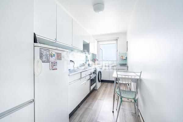 Appartement COURBEVOIE - 3 pièces avec balcon de 7,45 m²