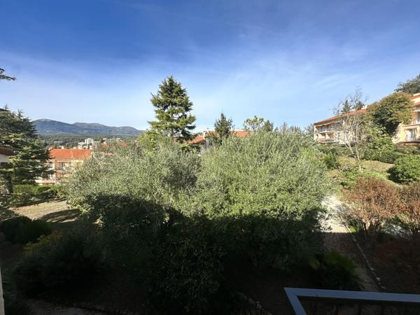 Villeneuve-Loubet (06270) VILLENEUVE LOUBET GRANGE RIMADE - VILLAGE A PIED DERNIER ETAGE VASTE APPARTEMENT DE CARACTERE DE 85 M² - TRAV