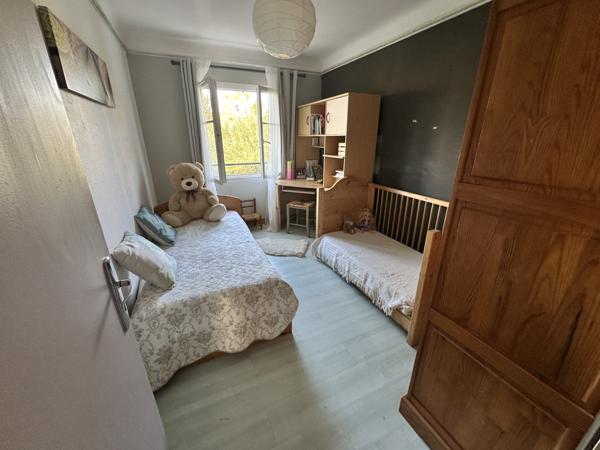 Villeneuve-Loubet (06270) VILLENEUVE LOUBET GRANGE RIMADE - VILLAGE A PIED DERNIER ETAGE VASTE APPARTEMENT DE CARACTERE DE 85 M² - TRAV