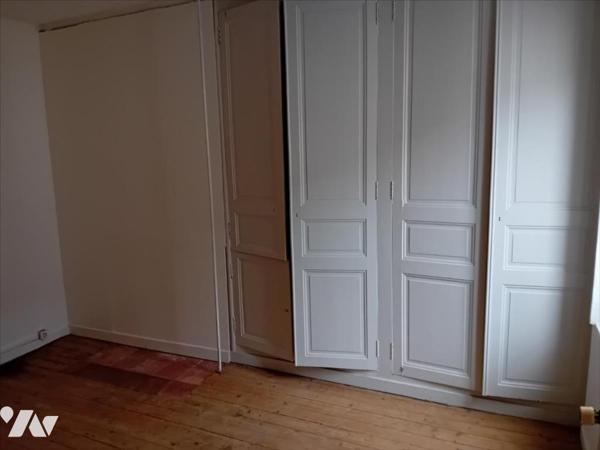 MAYET, centre ville, Ensemble maison et commerce.