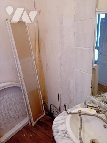 MAYET, centre ville, Ensemble maison et commerce.