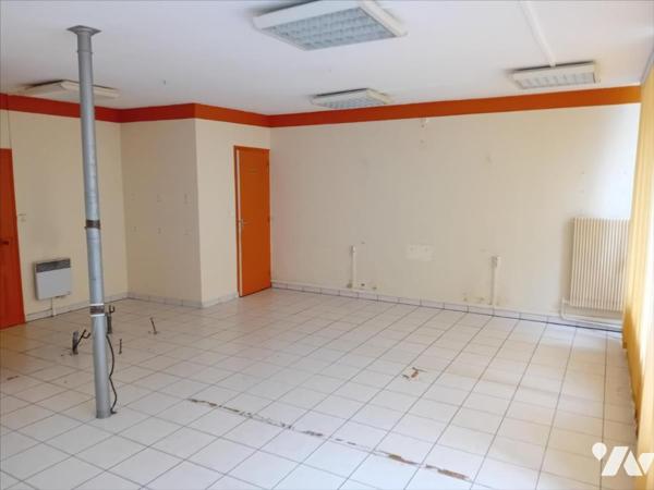 MAYET, centre ville, Ensemble maison et commerce.