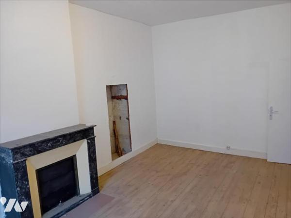 MAYET, centre ville, Ensemble maison et commerce.