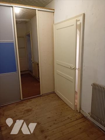 MAYET, centre ville, Ensemble maison et commerce.