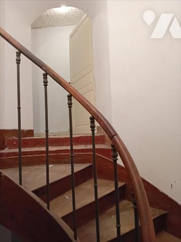 MAYET, centre ville, Ensemble maison et commerce.