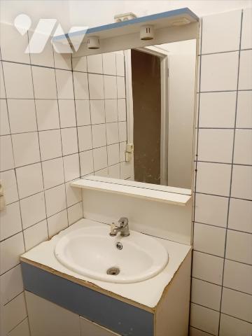 MAYET, centre ville, Ensemble maison et commerce.