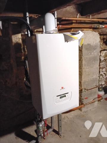 MAYET, centre ville, Ensemble maison et commerce.