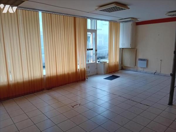 MAYET, centre ville, Ensemble maison et commerce.