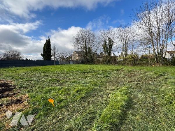 Terrain à bâtir, plat, en centre bourg