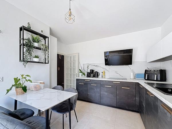 Maison Saint Jean De Niost 4 pièce(s) 100 m2, 3 chambres, garage, de 36m2 terrain 1500m2