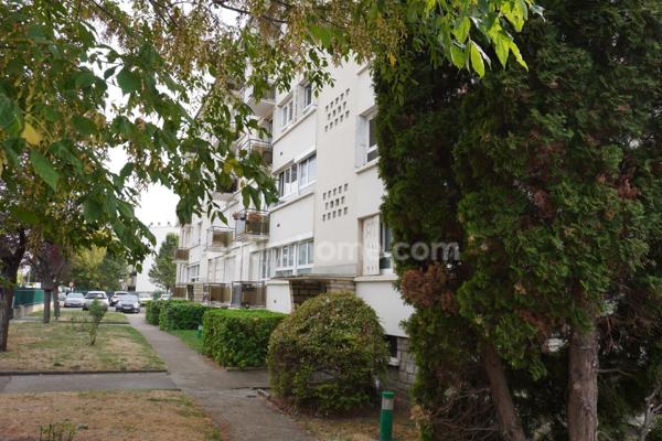 Appartement à vendre 4 pièces LE BOURGET (93) de 4 pièces / 2 chambres - 69 m2 - 223 000 € FAI
