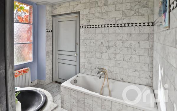 Maison à vendre    7 pièces • 271,23 m2 Chaumont-en-Vexin