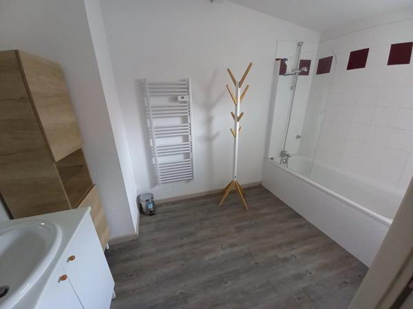 Location de vacances                                                      Appartement
                        
                     2 pièces                      50 m2                     à Aureilhan