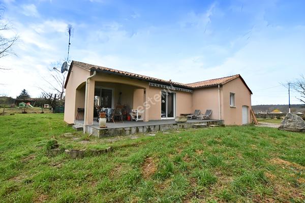 Maison lumineuse avec grand terrain ? Confort et sérénité à l'est de Bergerac !