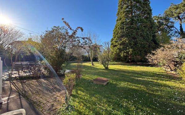 Maison à vendre    6 pièces •  Villenave-d'Ornon