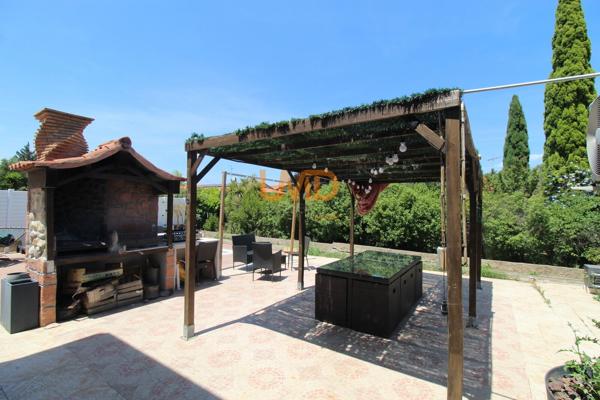 Villa avec piscine , garage et T2 indépendant