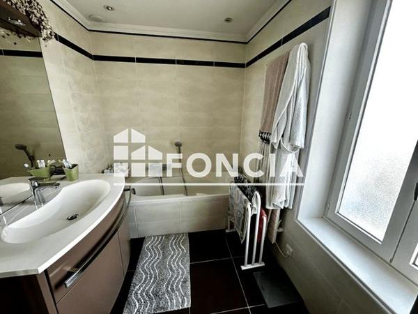 À vendre Maison 5 pièces 250 m² - Saint-denis-lès-bourg 01000