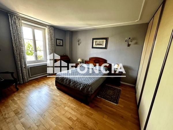 À vendre Maison 5 pièces 250 m² - Saint-denis-lès-bourg 01000
