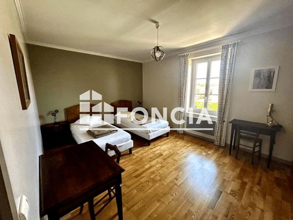 À vendre Maison 5 pièces 250 m² - Saint-denis-lès-bourg 01000