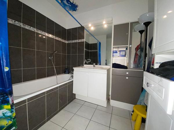 Nanterre limite Puteaux 3 pièces en dernier étage avec balcon/terrasse €359 000 ** - Référence 15250