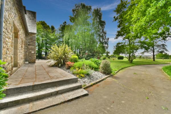 Propriété à vendre 12 pièces VITRE (35)