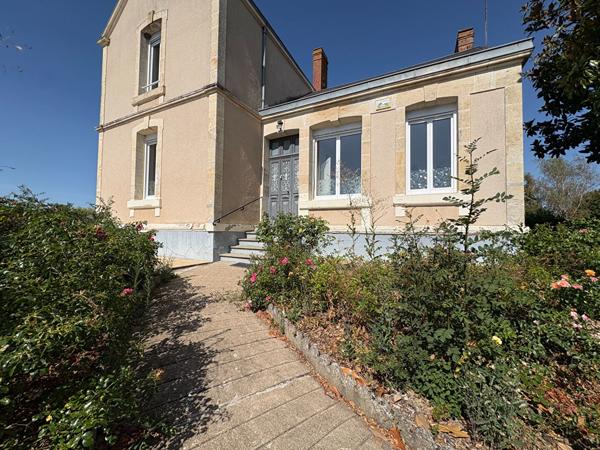 Maison 6 pièces - 3 chambres - LES VELLUIRE SUR VENDEE