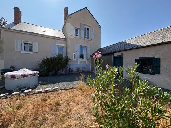 Maison 6 pièces - 3 chambres - LES VELLUIRE SUR VENDEE