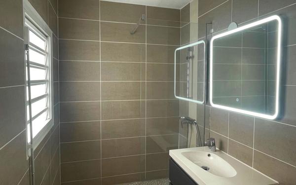 Maison à vendre    4 pièces • 78 m2 Le Moule