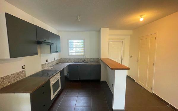 Maison à vendre    4 pièces • 78 m2 Le Moule