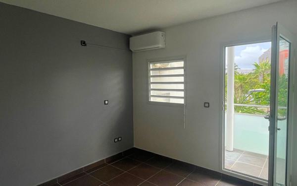 Maison à vendre    4 pièces • 78 m2 Le Moule