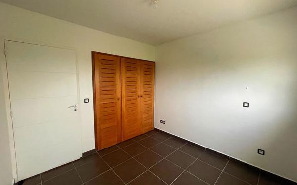 Maison à vendre    4 pièces • 78 m2 Le Moule