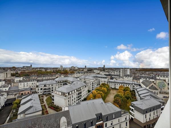 Angers centre : Duplex de standing avec vue exceptionnelle panoramique sur le Mail / parking / cave / ascenseur