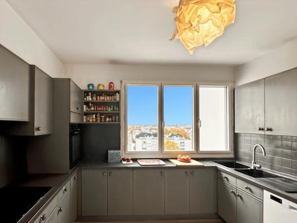 Angers centre : Duplex de standing avec vue exceptionnelle panoramique sur le Mail / parking / cave / ascenseur