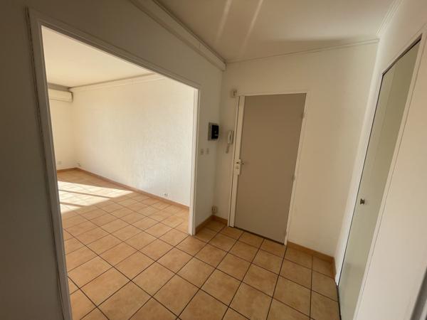 Appartement T3 70m2 parking et terrasse