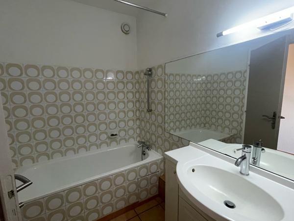 Appartement T3 70m2 parking et terrasse