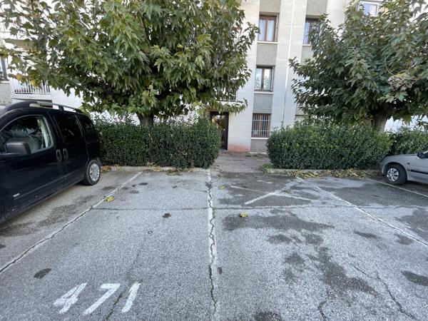 Appartement T3 70m2 parking et terrasse