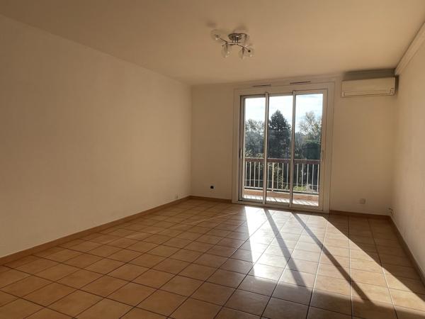 Appartement T3 70m2 parking et terrasse