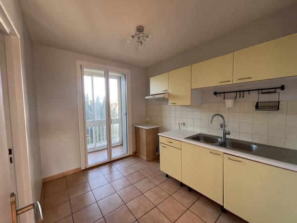 Appartement T3 70m2 parking et terrasse