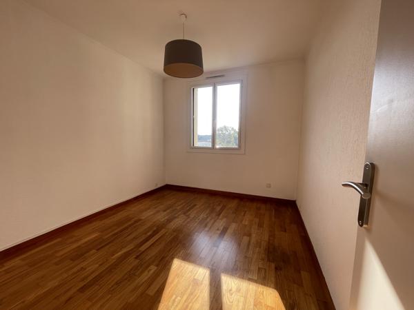 Appartement T3 70m2 parking et terrasse