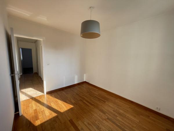 Appartement T3 70m2 parking et terrasse