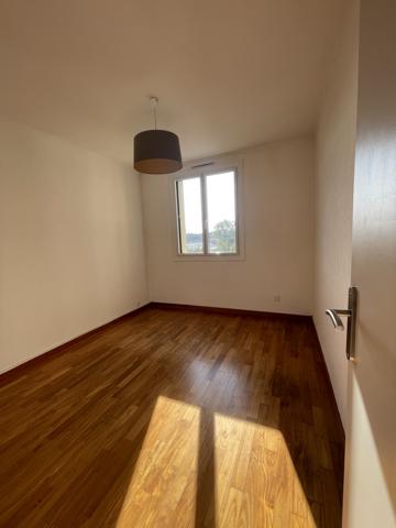 Appartement T3 70m2 parking et terrasse