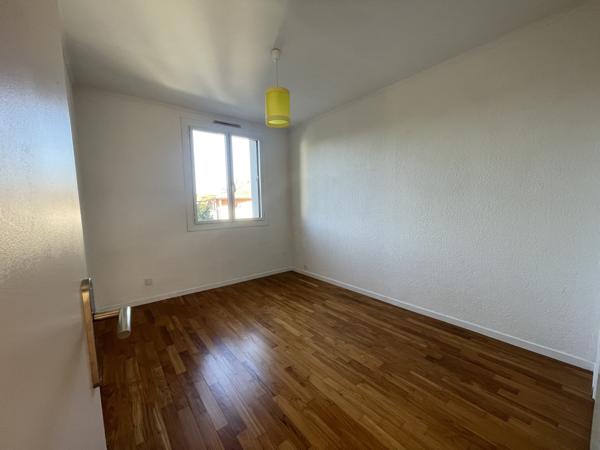 Appartement T3 70m2 parking et terrasse