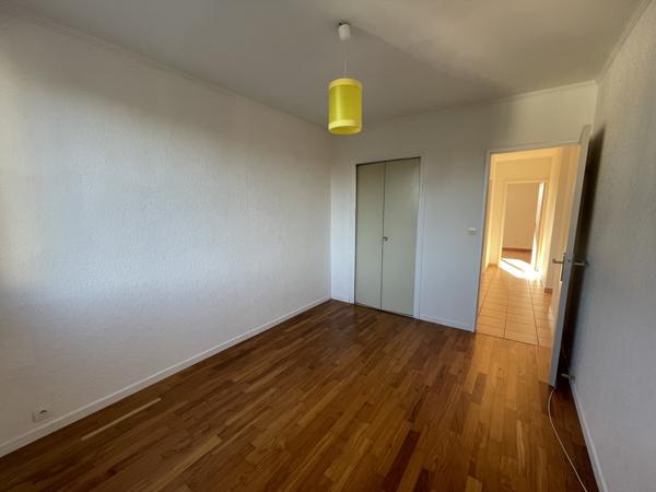 Appartement T3 70m2 parking et terrasse